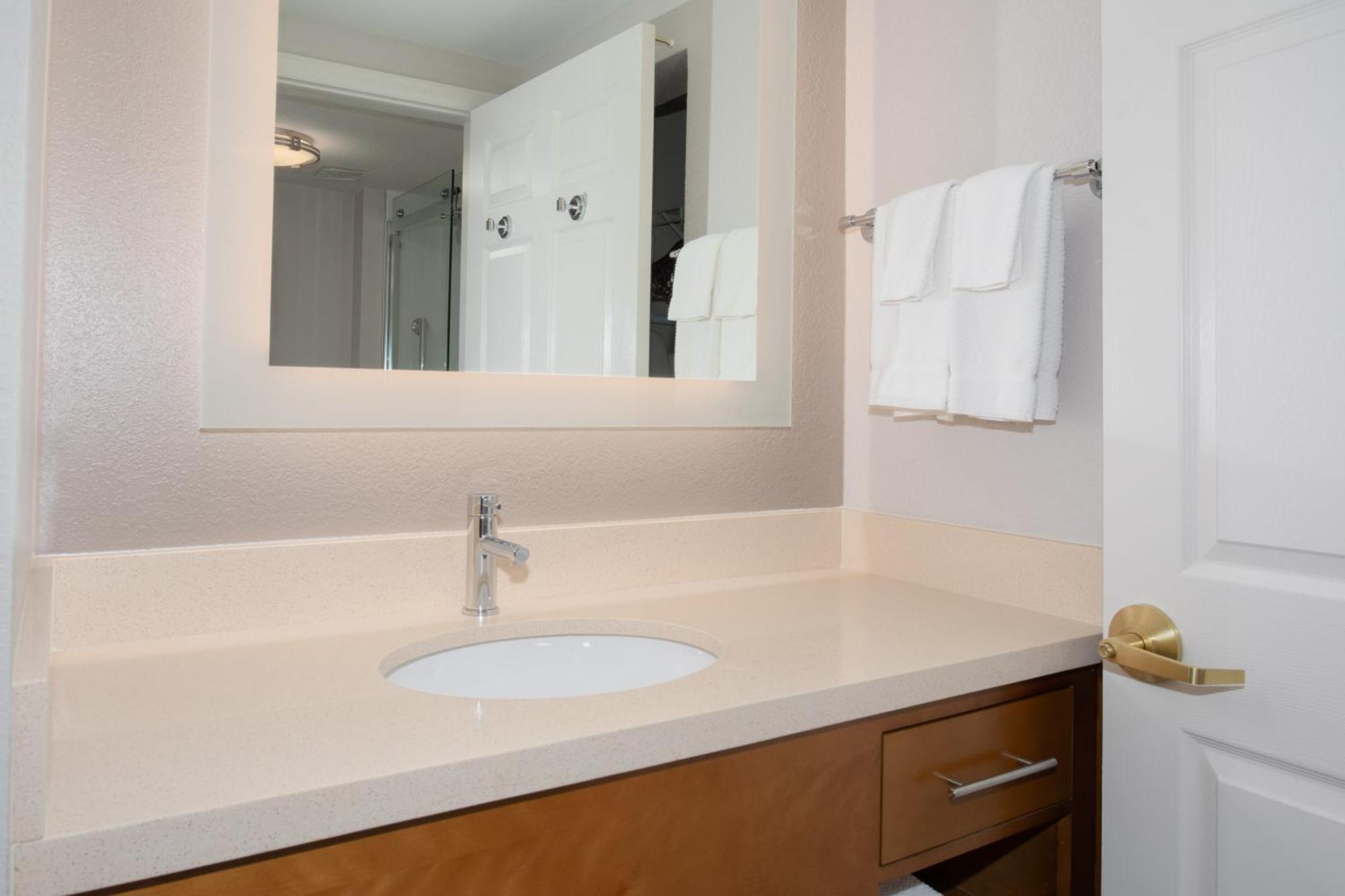 One-Bedroom King Suite,1434187036:JPEG
